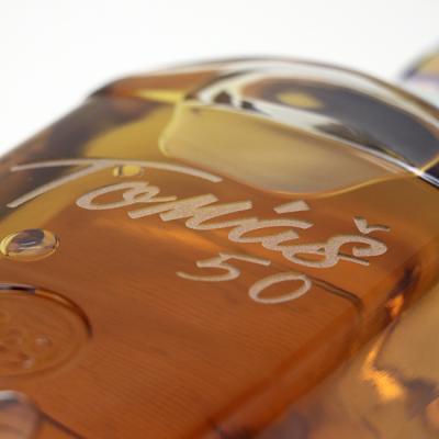 Hloubkové pískovaní a barvení skla