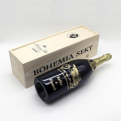 Hloubkové pískovaní a barvení skla