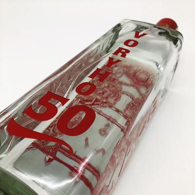 Hloubkové pískovaní a barvení skla