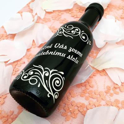 Hloubkové pískovaní a barvení skla