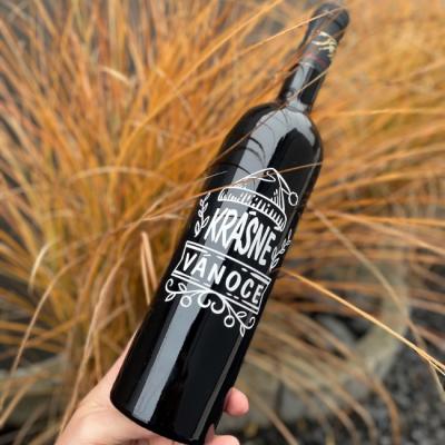 Hloubkové pískovaní a barvení skla